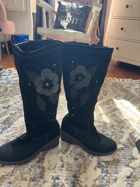 Black Floral Suede Mid-Calf Heeled Boots